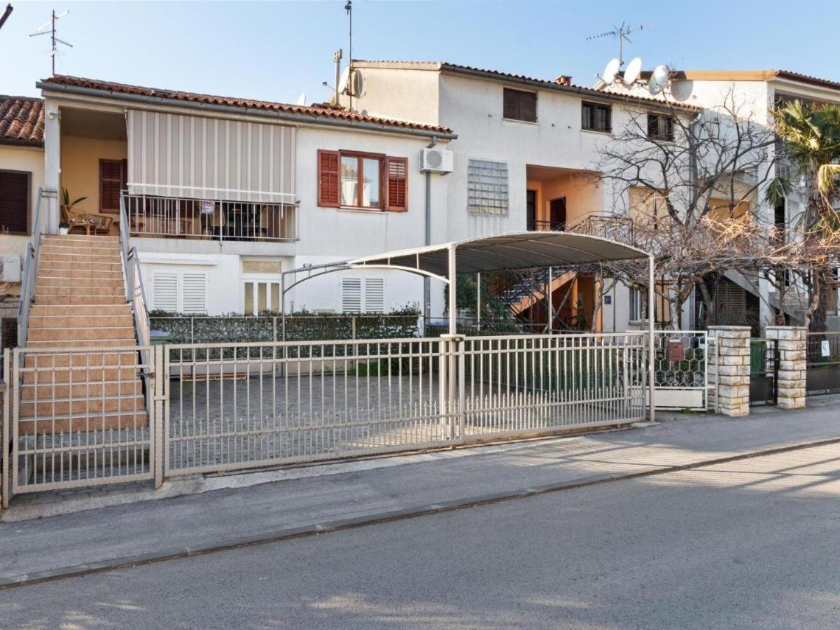Olivia Apartment Porec Bagian luar foto