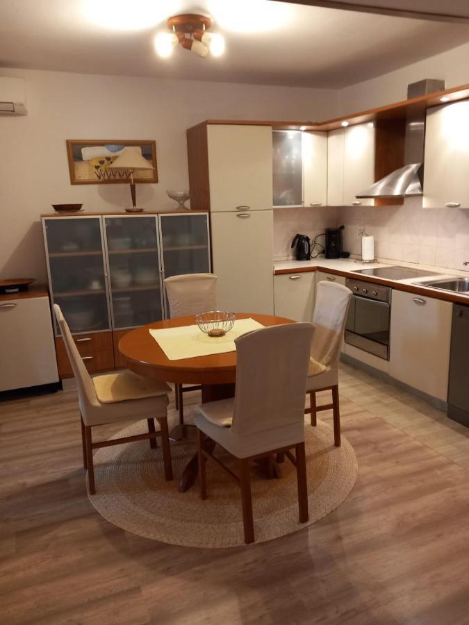 Olivia Apartment Porec Bagian luar foto